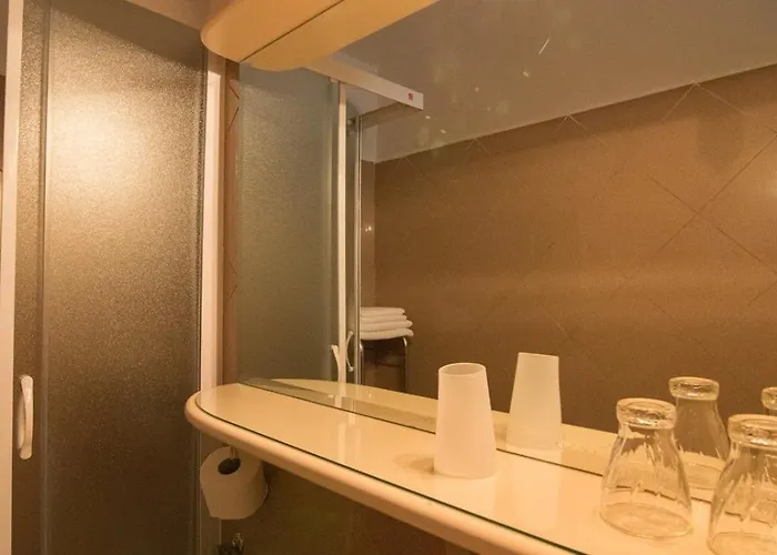 Saturn Πανσιόν Veli Lošinj