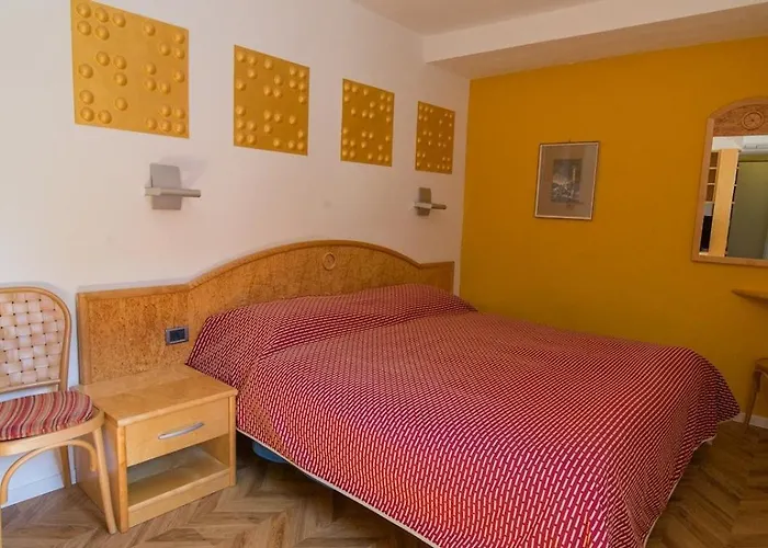 Saturn بيت ضيافة