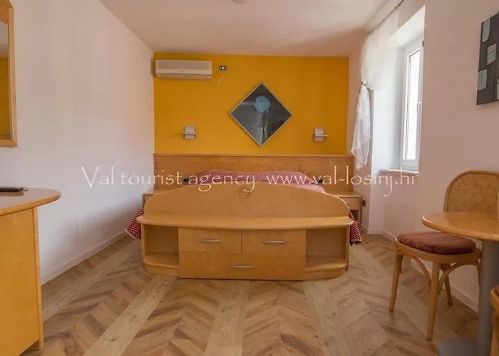 بيت ضيافة Saturn *