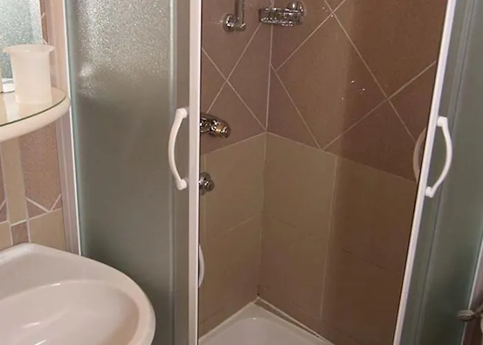 Saturn بيت ضيافة *