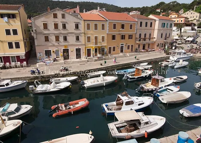 Saturn بيت ضيافة Veli Lošinj