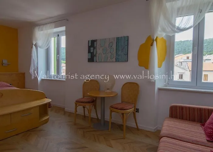 Saturn بيت ضيافة Veli Lošinj