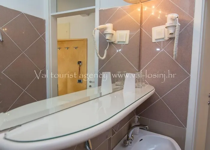 Saturn بيت ضيافة